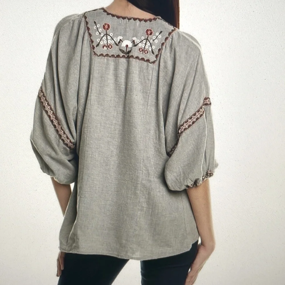 MAX STUDIO EMBROIDERY PEASANT STYLE BLOUSE. - Picture 3 of 9